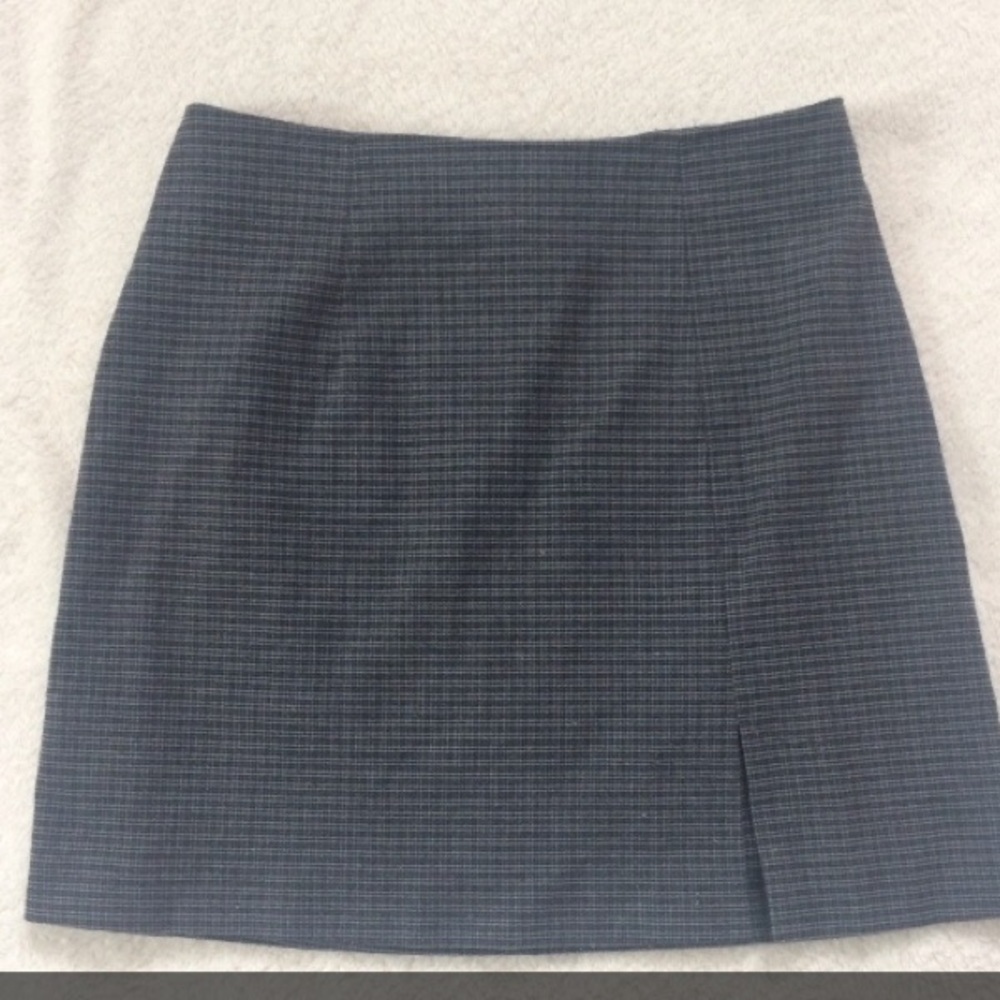 Very cute and trendy going out skirt!